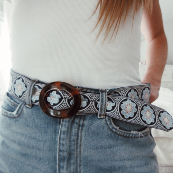 Reversible Flower Belt - Picture 2 of 4